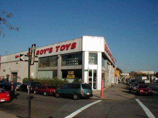 How I miss this place, used drive from Amherst MA to NY Just to get performance parts!