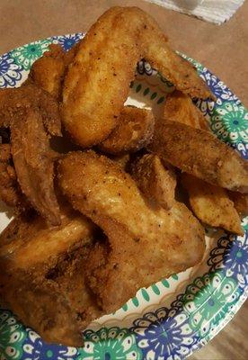 Wings and jojos! Very flavorful!