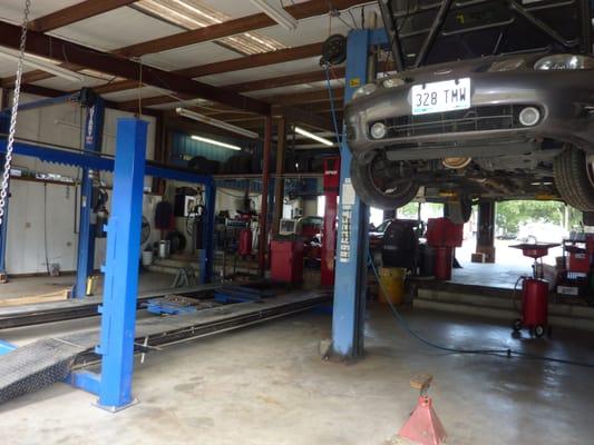 We Do Alignments, using the "state of the art" Hunter P811 alignment machine.