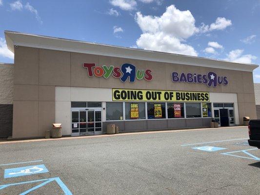 6/18/18. Monday afternoon. To quote a Boyz II Men song, "It's so haaard, to say goodbye, to yesterdayeee." Store closing for good, 6/27/18!!