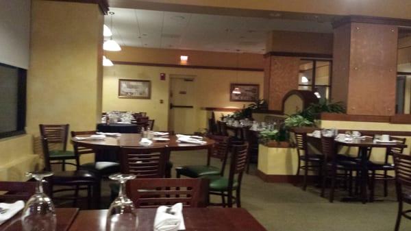 Nice ambiance but deathly quiet on a Monday...
