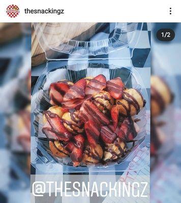 Mini pancakes w/ strawberries and Nutella