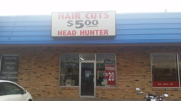 NEVER GO HERE, EVER , IF YOU ZOOM IN YOU CAN SEE ALL HER WEIRDO SIGNS