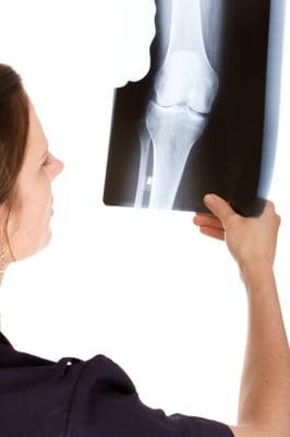 As a dedicated team sports medicine doctor, Dr. Sabonghy uses the latest procedures, techniques and orthopedic services.