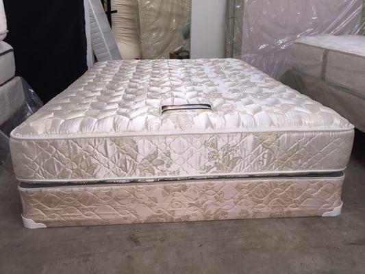 Very good condition Queen Simmons Beautyrest Mattress & Boxspring. If you would like to view, please call 425 280 5038.