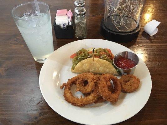 Taco burger w/ onion rings and house-made lemonade