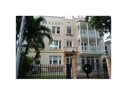 Great opportunity to own this nice studio in Miami Beach!! Seller motivated to sale!!!
Bring in Offers!...