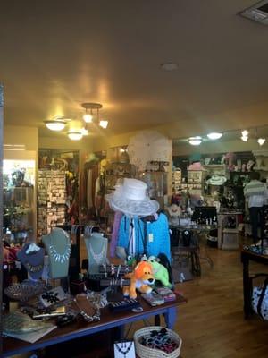 Standing in the entrance of the shop. All kinds of hats, jewelry, accessories and clothes await...at decent prices!