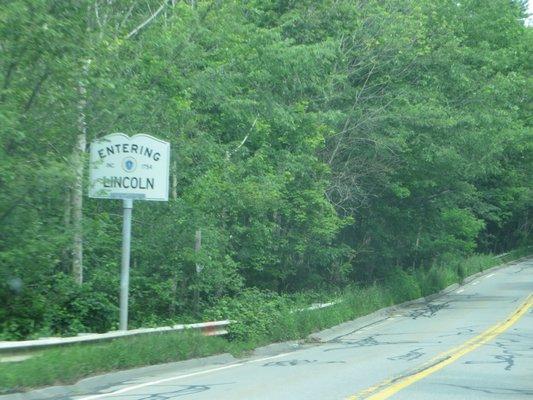 Entering Lincoln going down a hill. The sign is at the Concord line.