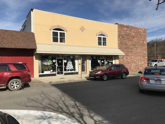 B & J Pawn and Sportshop