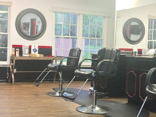 Nice, Friendly, Family Oriented, and very Clean environment. Complimentary Shampoo, Steamed Towel, and Massage