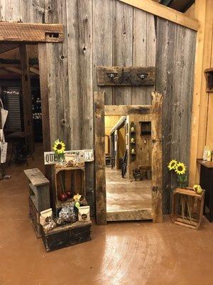 At Barnwood Unlimited our mission is to preserve the rich agricultural history and creating high quality rustic furniture and home decor.