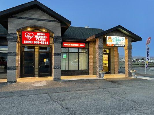 Moxee Medical Clinic next to Tikky's Thai Food
