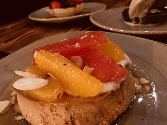 Vegan Pavlova ... omg so delicious