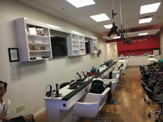 Styling & Manicure Stations