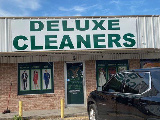 Deluxe Cleaners