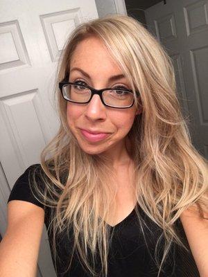 This salon is AMAZING! Beth was my stylist, and I couldn't be happier with how my highlights turned out.