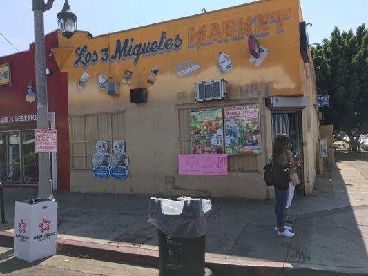 Los Tres Migueles Market