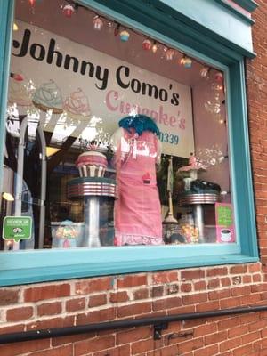 Amazing! Delicious cupcakes and amazing strawberries and cream coffee!