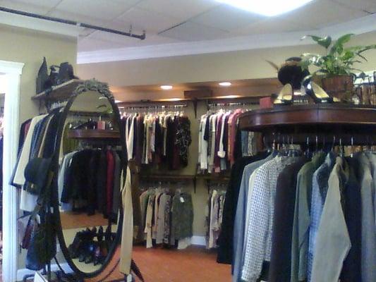 Mid-label resale (Ann Taylor, Banana Republic, J Crew, WHBM and like) in a comfortable and welcoming boutique setting.