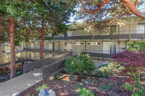 20 unit residential building located 3 blocks from Lake Union.