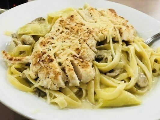 Banner's Fettucini w/ grilled chicken