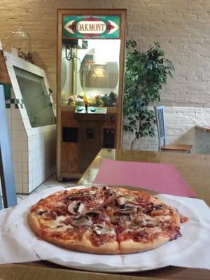 Small pizza with bacon and mushrooms!