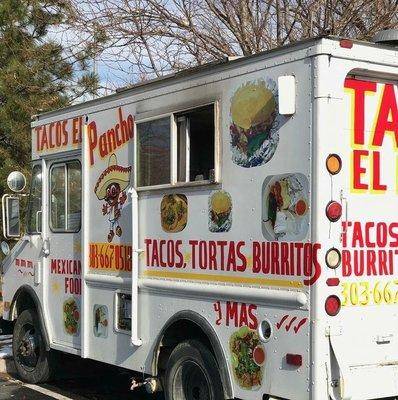 Every time I'm in the area I have to stop bye at this food truck because the tacos are super delicious and the salsas are amazing I love it!