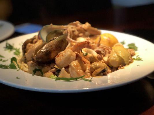 Seafood Scampi - Shrimp, scallops, mussels, baby clams and calamari sautéed in lemon butter wine garlic sauce. Yum!