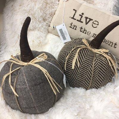 Gorgeous houndstooth pumpkins just in time for fall!