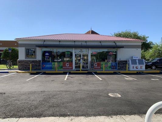 New store finally here and looks gorgeous inside. The new owners definitely did things right.