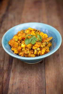 Aloo Gobi Muttar (Potato Cauliflower and Pea Curry