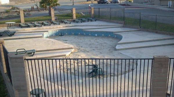 Dirt pool