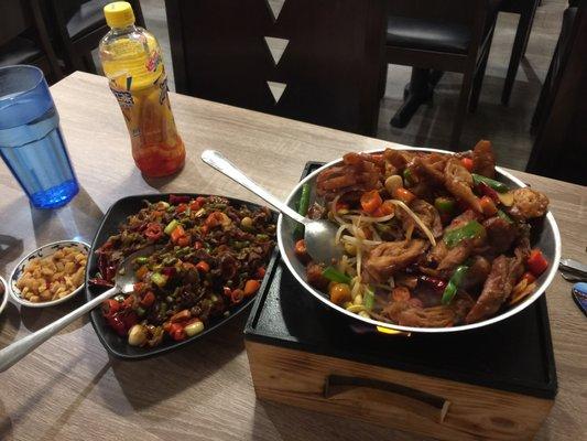 The food is so good!送的小菜也很好吃!