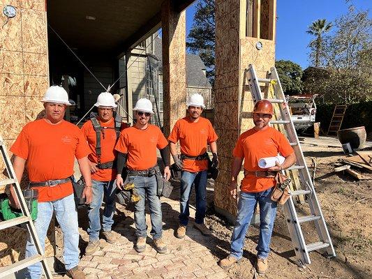 Brothers Vasquez ready to help you