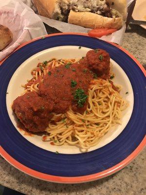 Spaghetti and Meatballs, served with Garlic Knots
