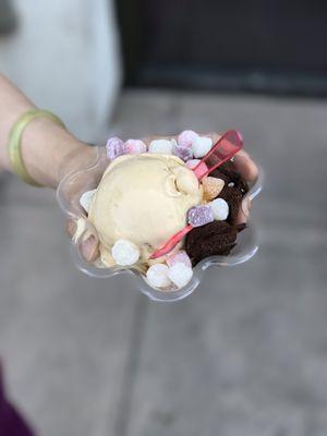 Salted caramel with a chocolate pufflet