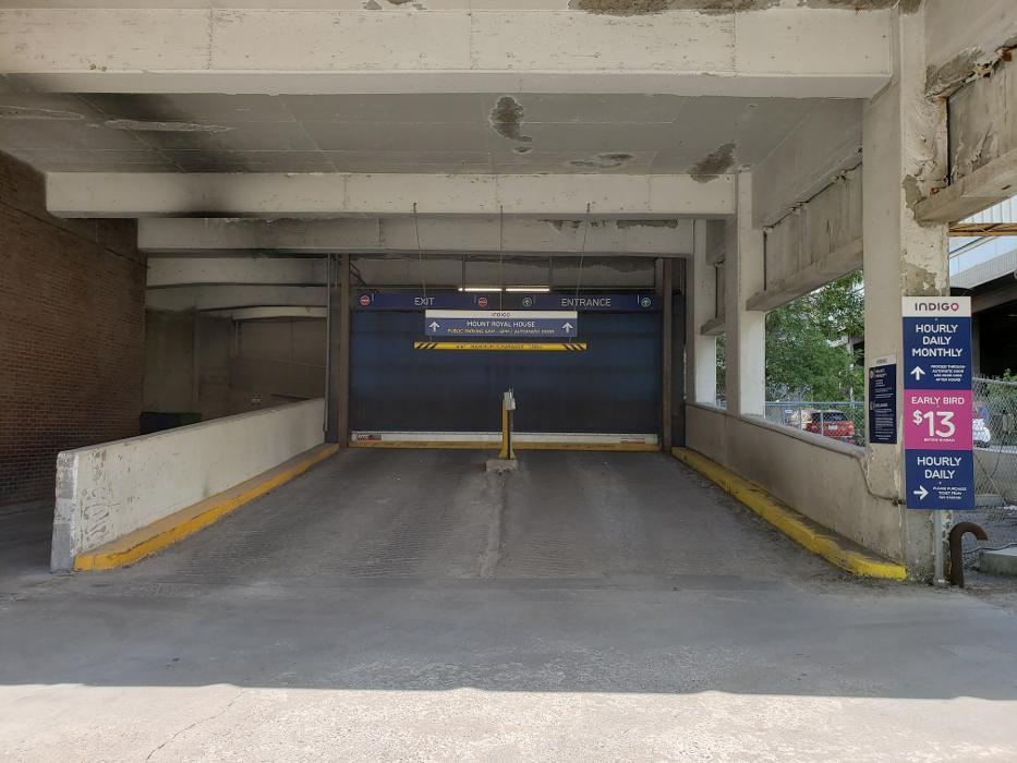 Parking Indigo Calgary - C122 (Mt. Royal House)