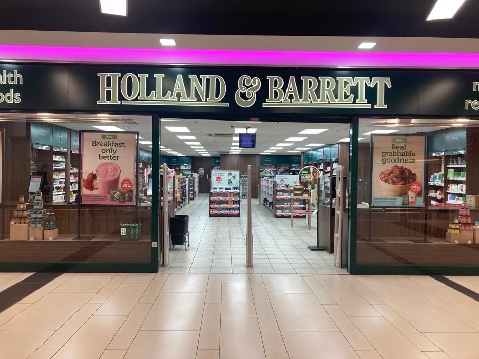 Holland & Barrett - Reading Broad Street