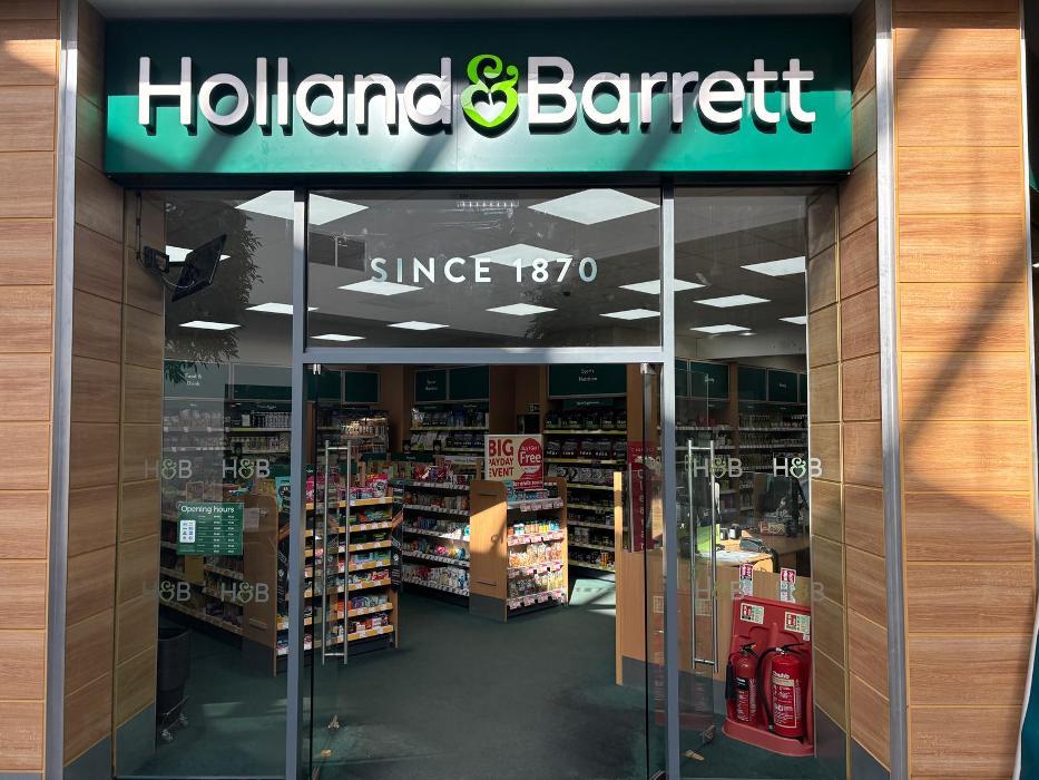 Holland & Barrett - Chesterfield Dobbies