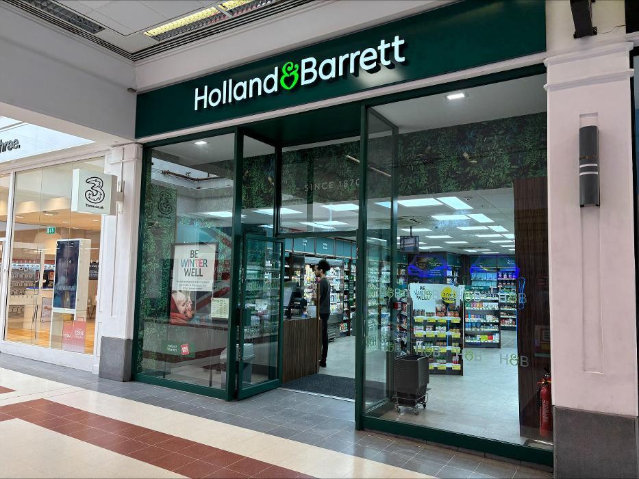 Holland & Barrett - Dalston Cross