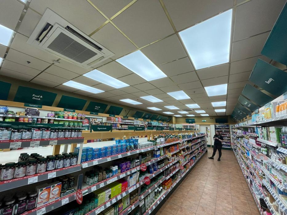 Holland & Barrett - Clydebank