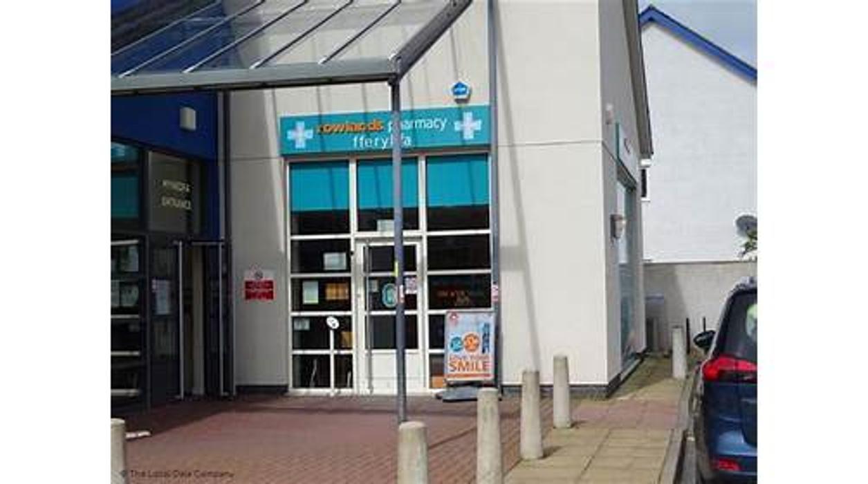 Rowlands Pharmacy Bron Derw