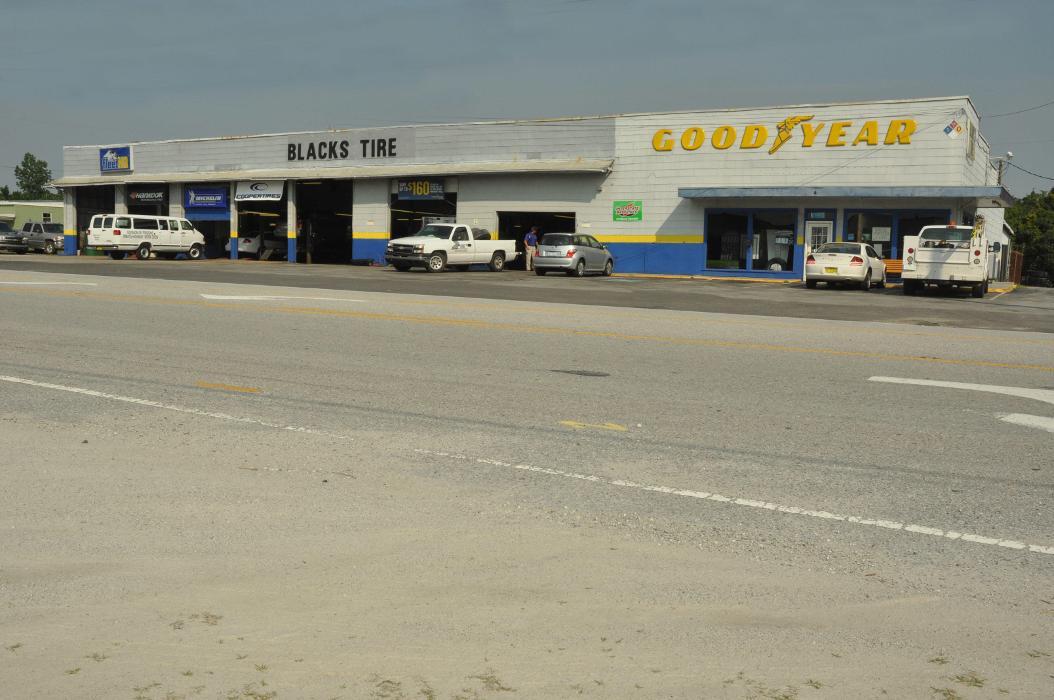 BLACKS TIRE SVC