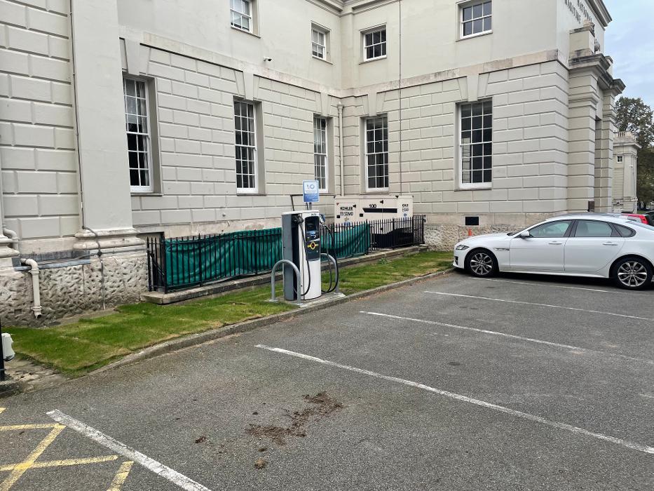 bp pulse Charging Station