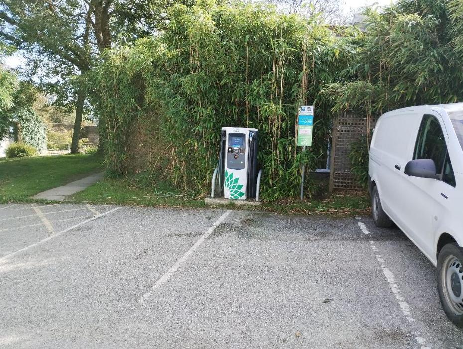 bp pulse Charging Station