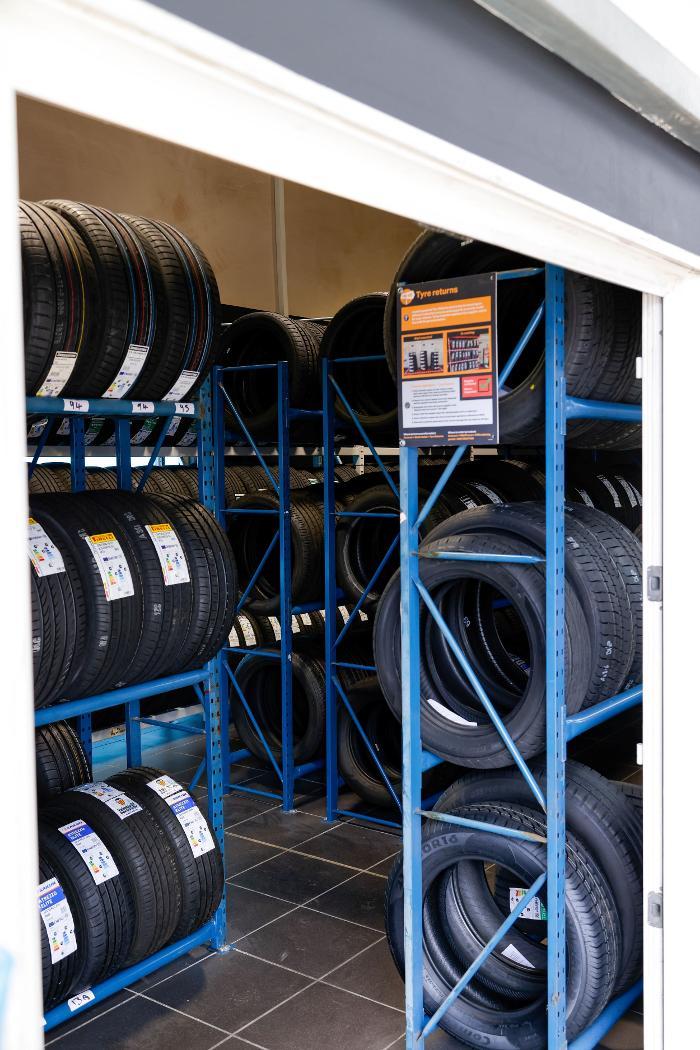 Halfords McConechys Partick Glasgow Autocentre