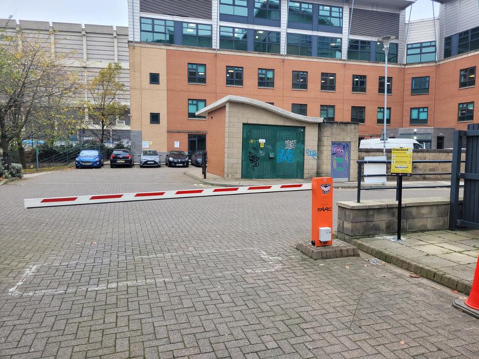 ParkBee Young Street, Broomhall