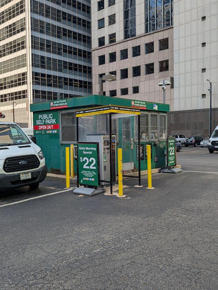 319 West Randolph iParkit Garage