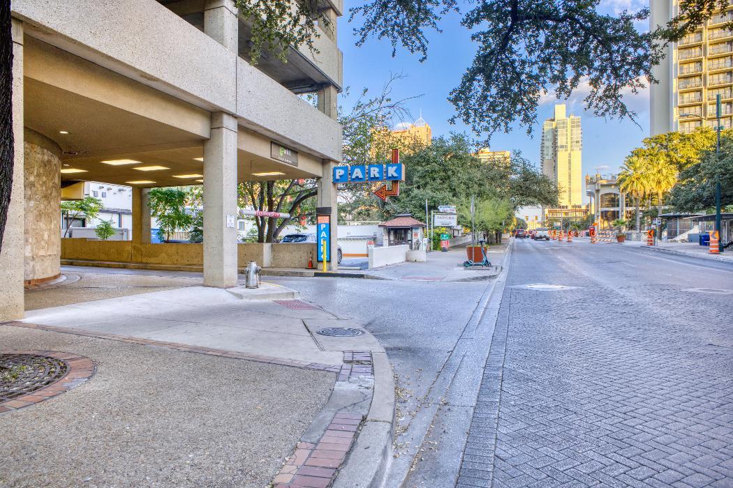 River Bend iParkit Garage